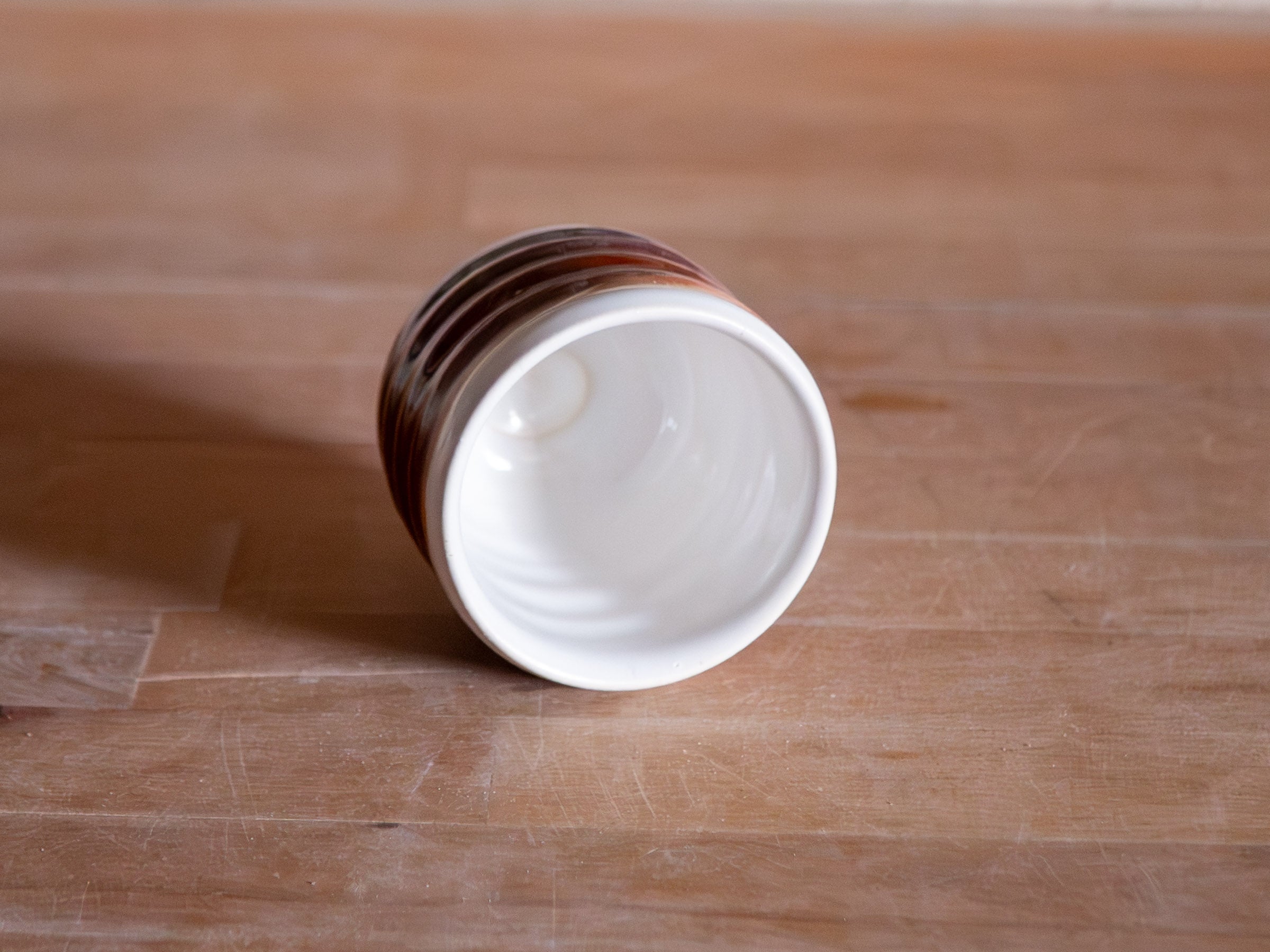 Yunomi Tea Cup 06 - Glossy Tin White with Red Ember